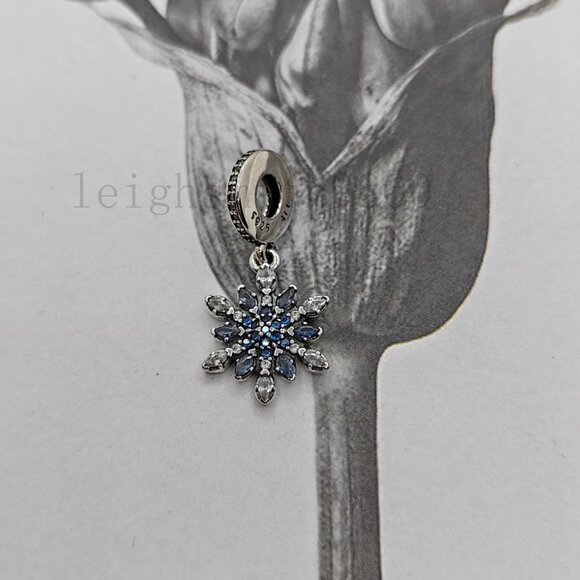 Pandora Shimmering Snowflake Dangle Charm - Picture 5 of 5